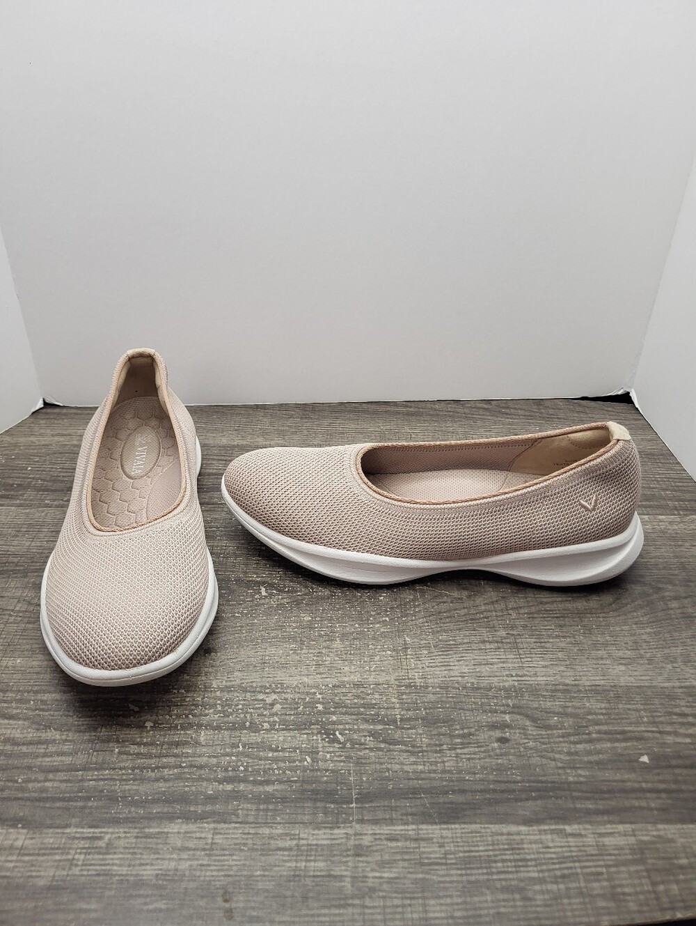 Vivaia Walker Pro Hybrid Ballet Flats Izabel Shoes Women's Sz 7.5 Mousy Taupe